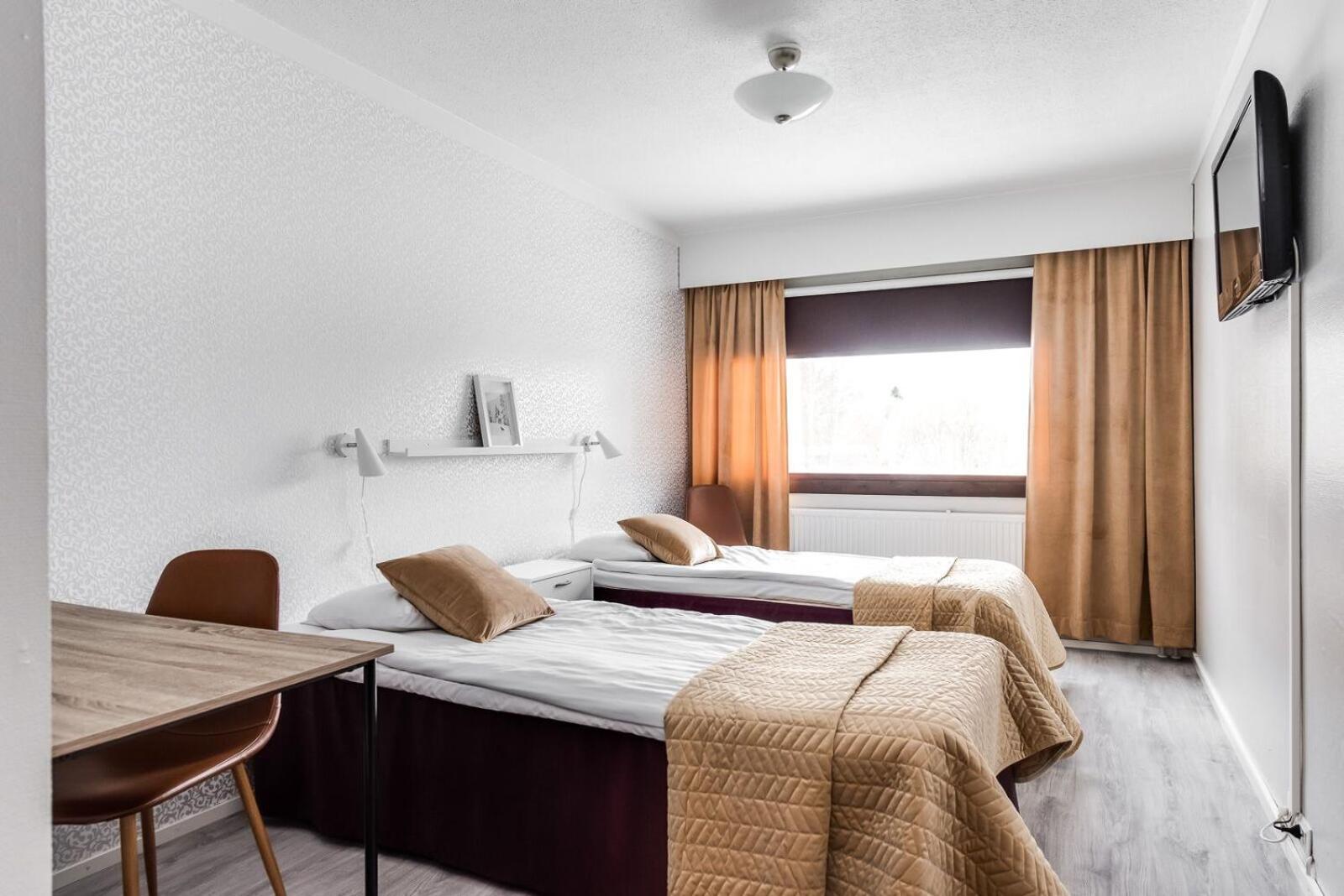 Hotel Kaeenpesae Ylivieska Exteriör bild