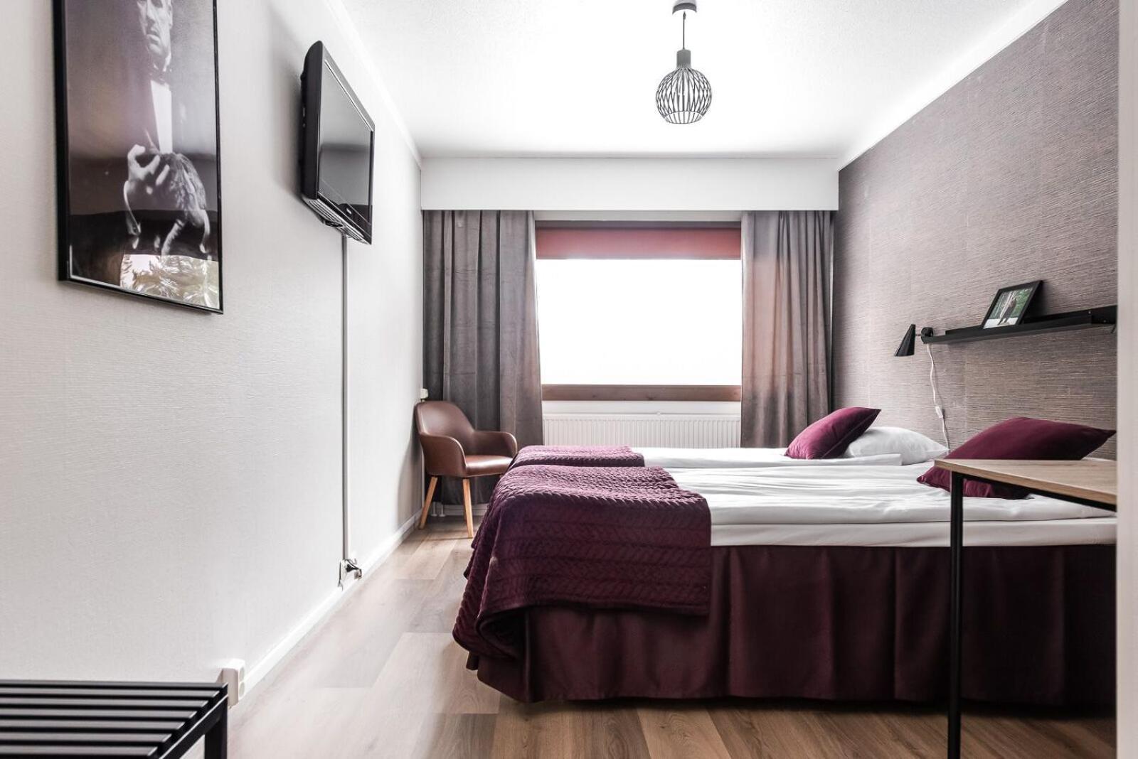 Hotel Kaeenpesae Ylivieska Exteriör bild
