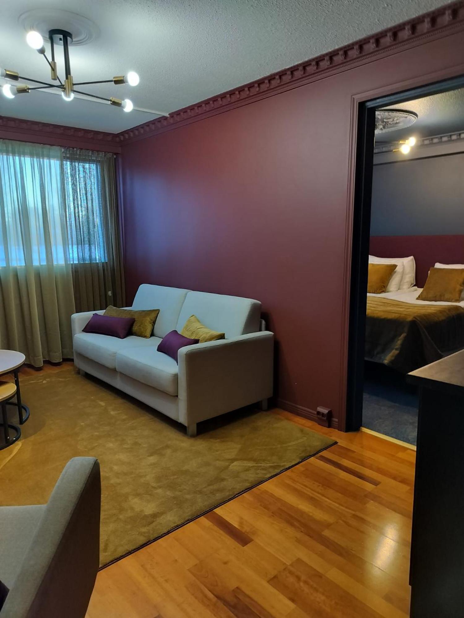 Hotel Kaeenpesae Ylivieska Exteriör bild