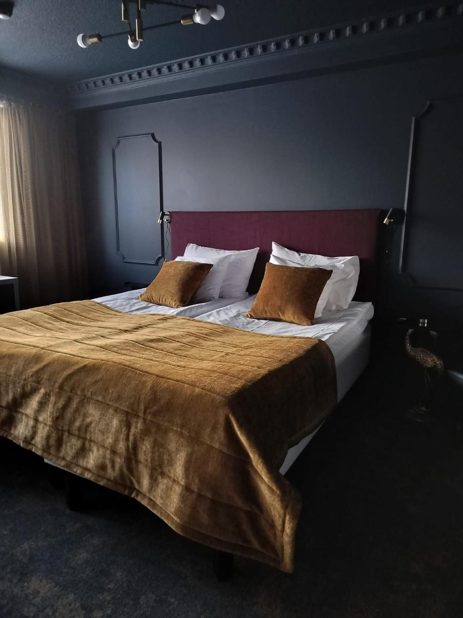 Hotel Kaeenpesae Ylivieska Exteriör bild