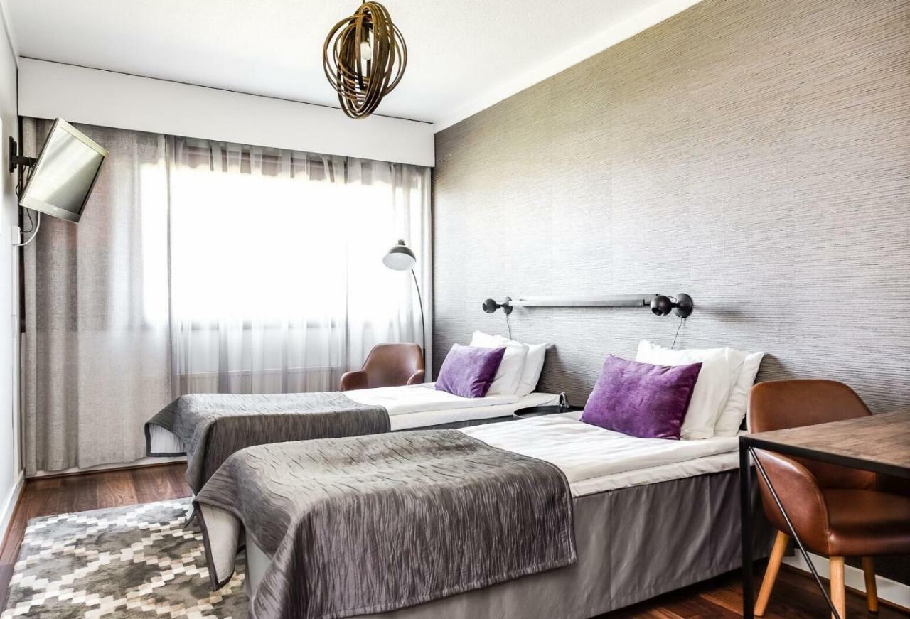 Hotel Kaeenpesae Ylivieska Exteriör bild