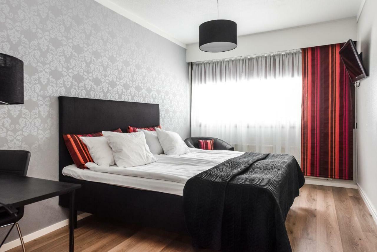 Hotel Kaeenpesae Ylivieska Exteriör bild