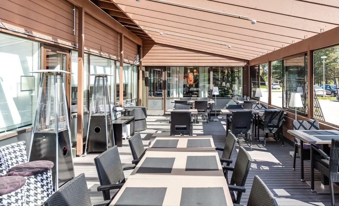 Hotel Kaeenpesae Ylivieska Exteriör bild
